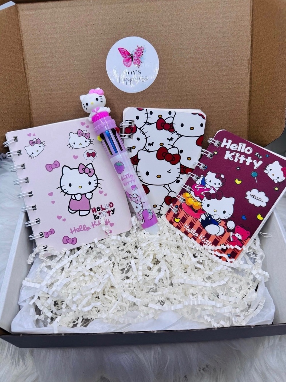 Hello Kitty Mini Spiral
Notebooks with pen